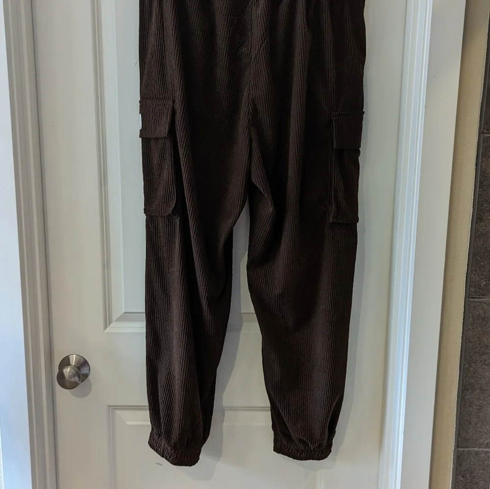Brown Cargo Style Sweats Size Men's Medium NWOT - Picture 3 of 8